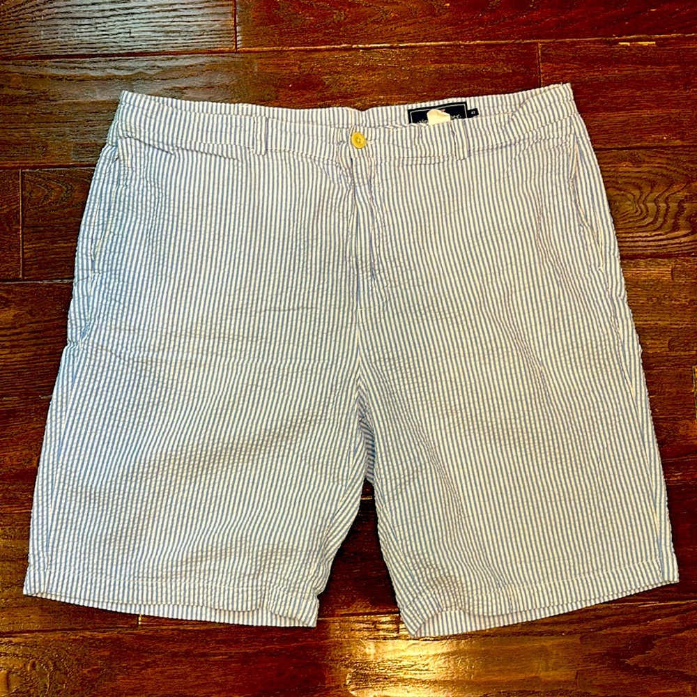 Vineyard Vines seersucker blue and white striped flat front dress shorts sz 42